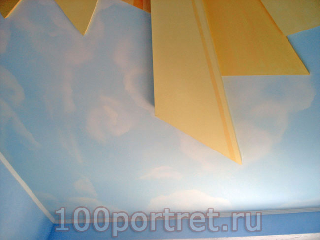 Роспись на потолке Солнышко и облака в детской